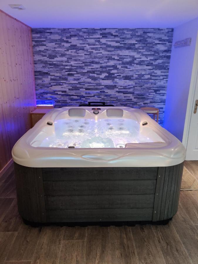 Suite Eden Avec Jacuzzi Prive شومونت المظهر الخارجي الصورة